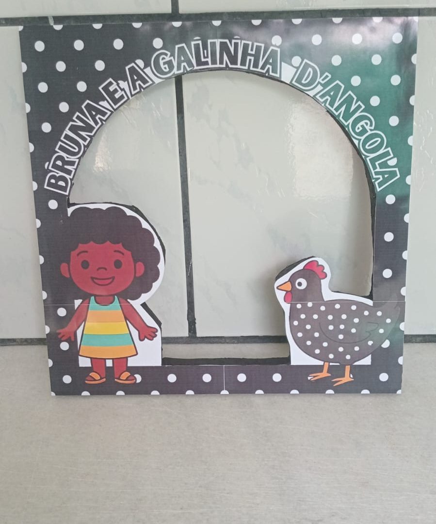 Moldura para Fotos Bruna e a Galinha d'Angola